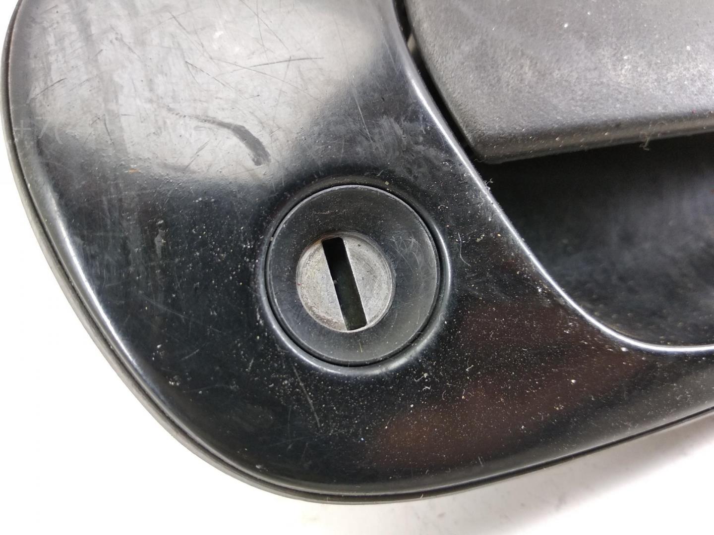 Ручка двери передней наружная правая