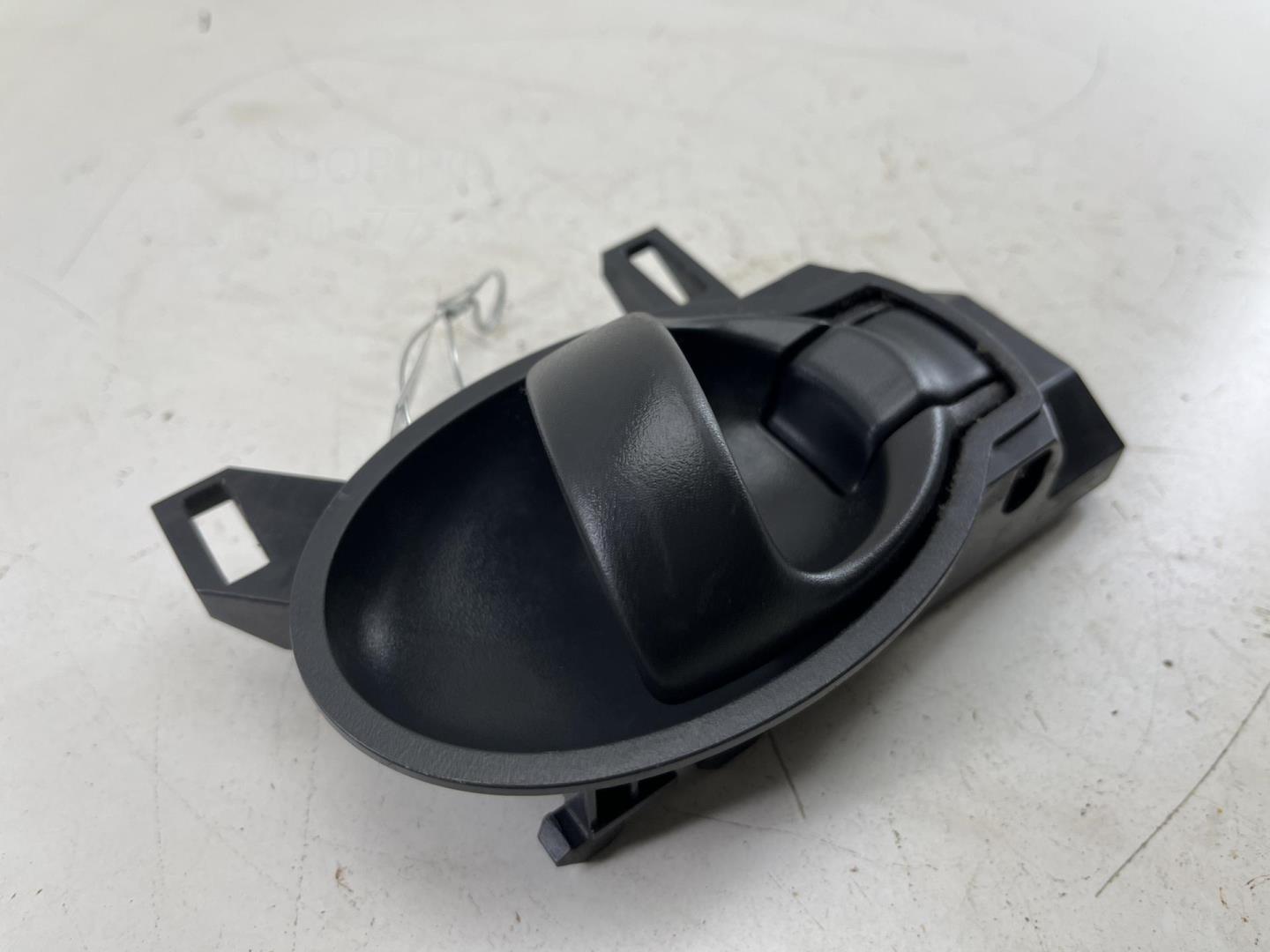 Ручка двери задней внутренняя левая