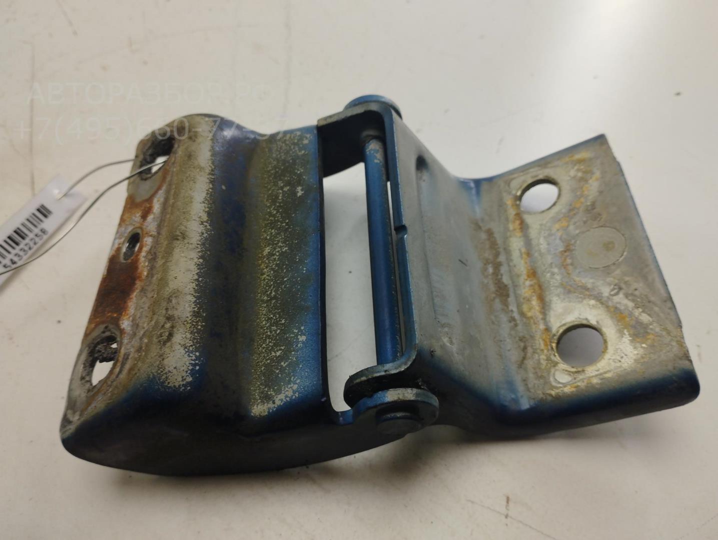 Петля крышки багажника