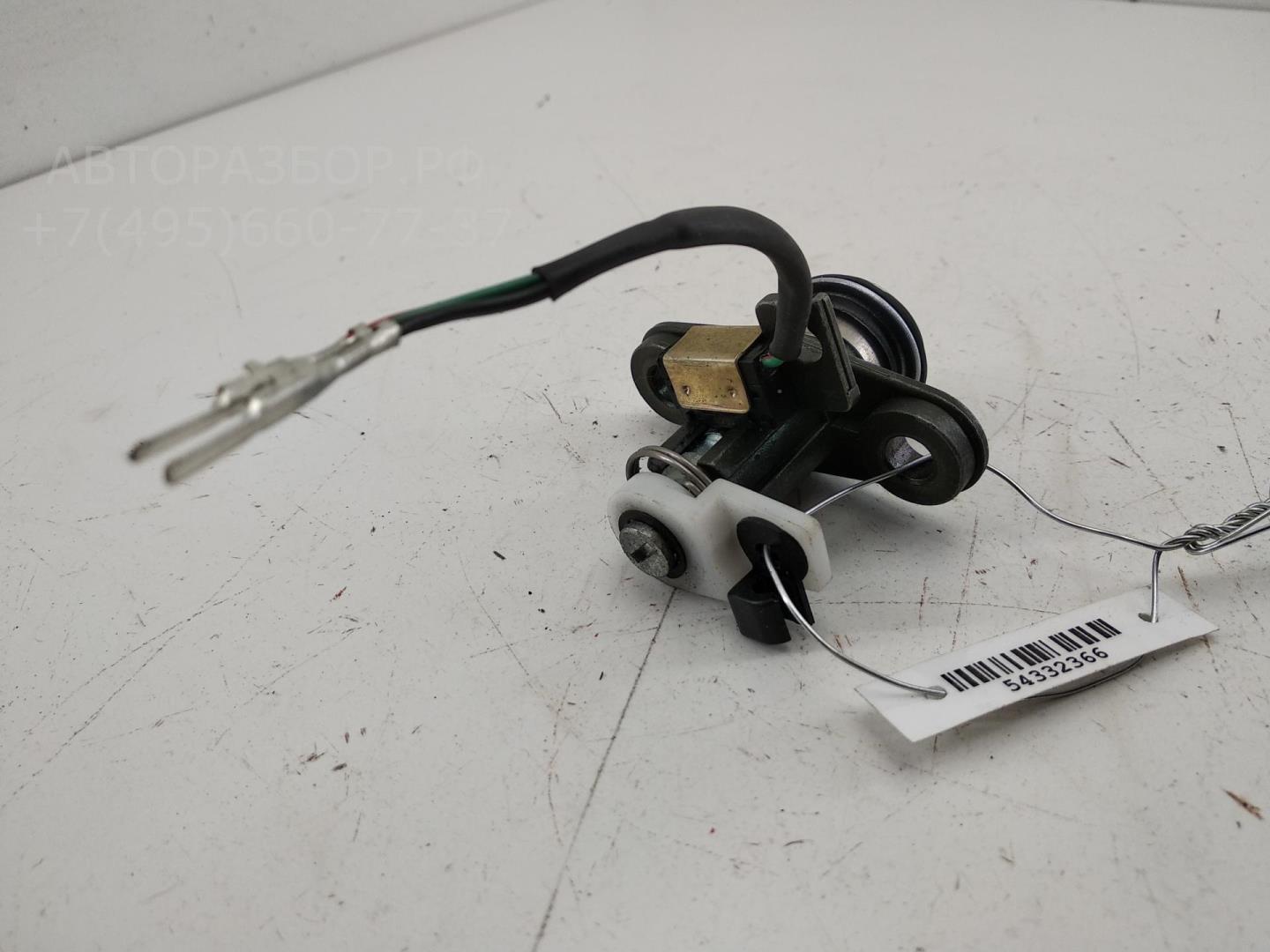 Вставка замка багажника