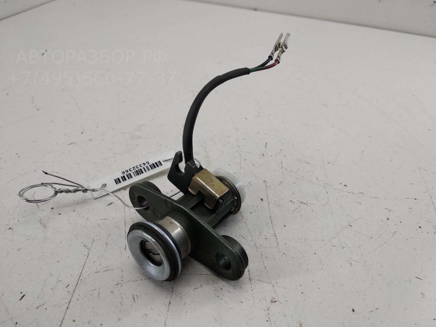 Вставка замка багажника