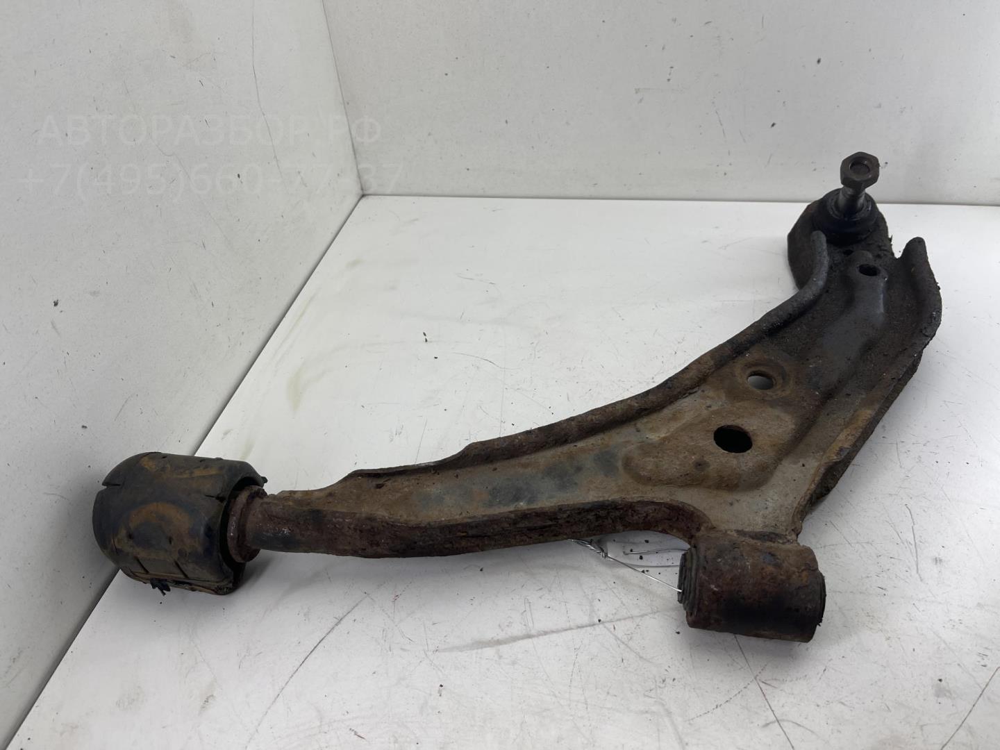 Рычаг передний левый