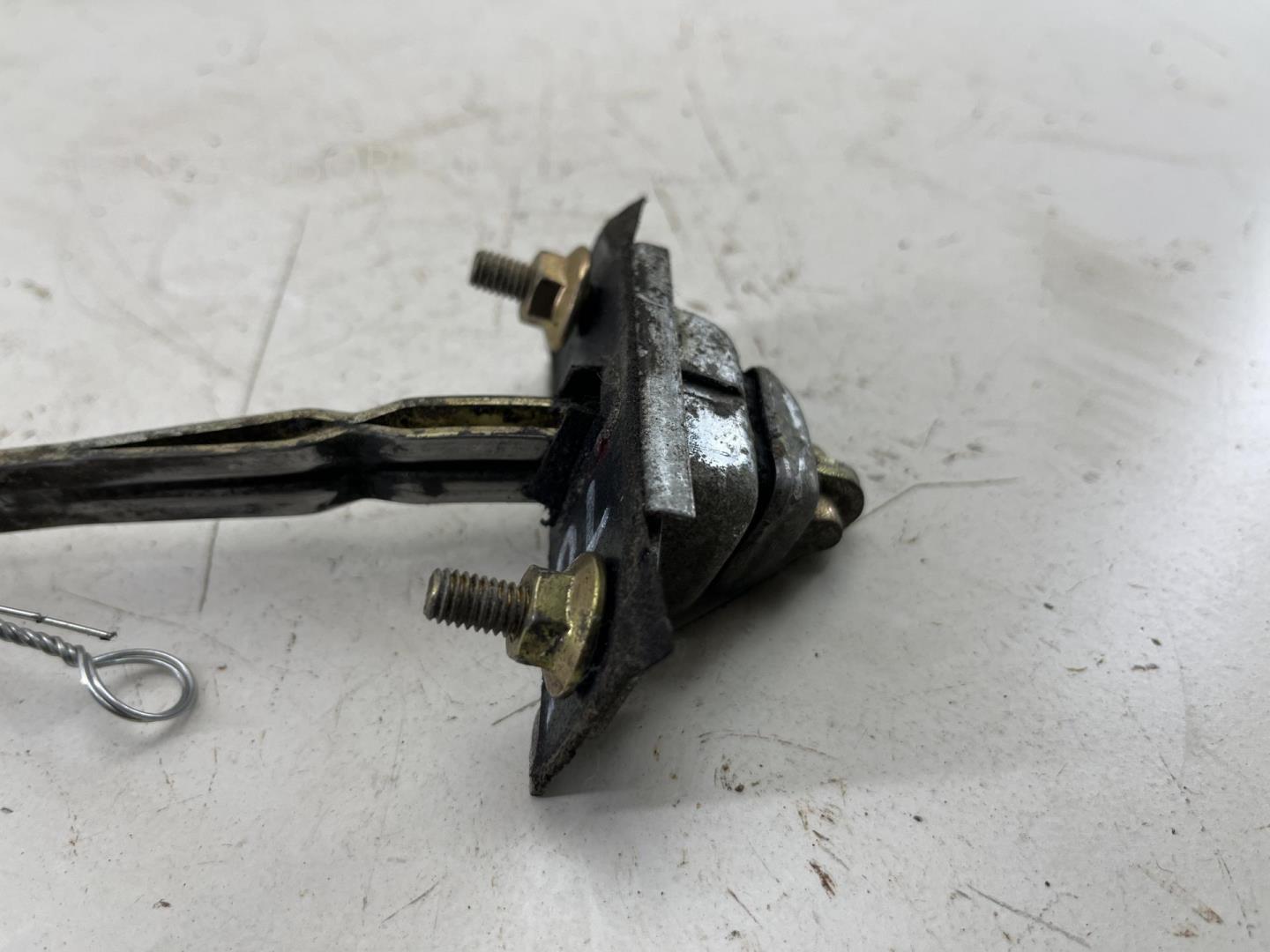 Ограничитель двери