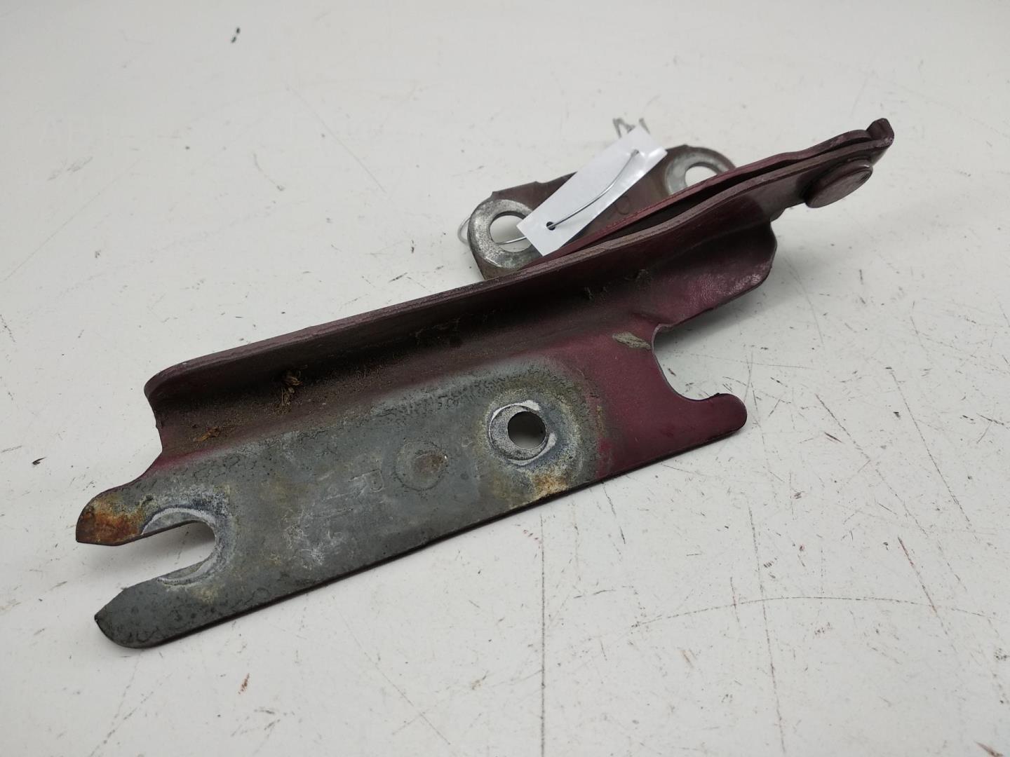 Петля капота правая