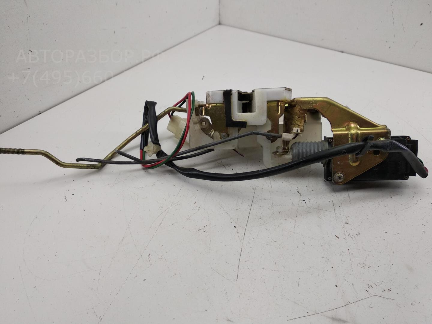 Замок двери передней правой