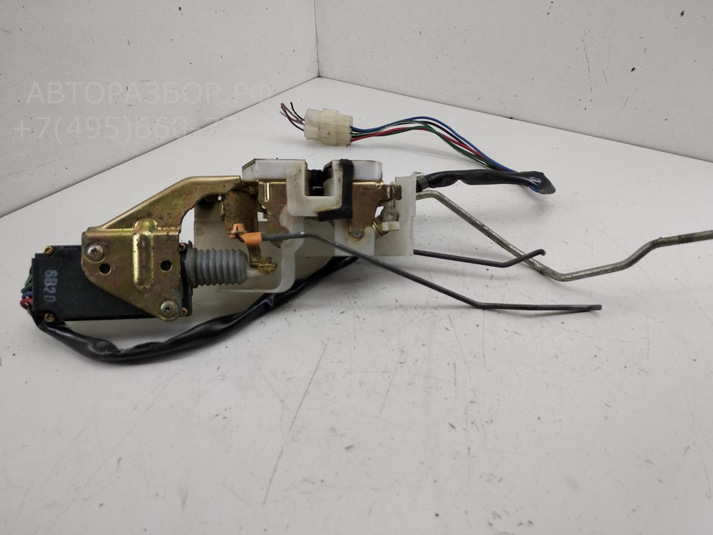 Замок двери передней левой