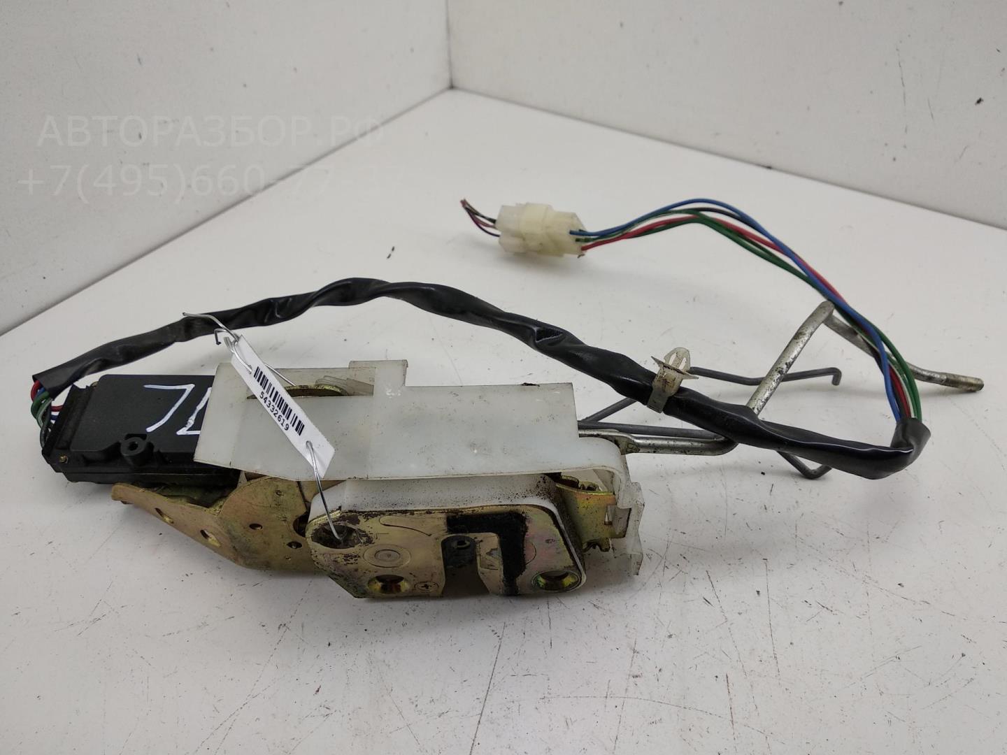 Замок двери передней левой