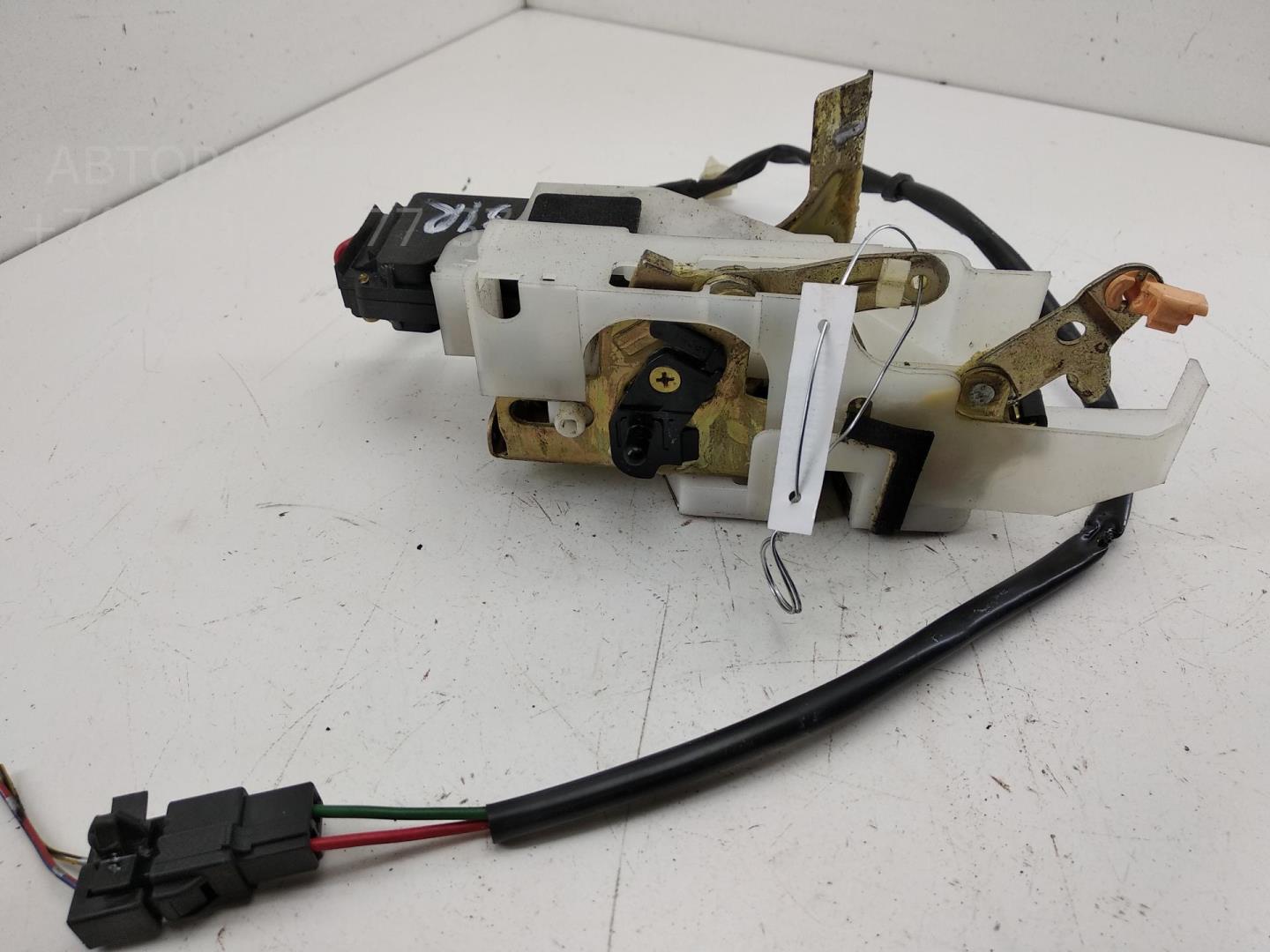 Замок двери задней правой