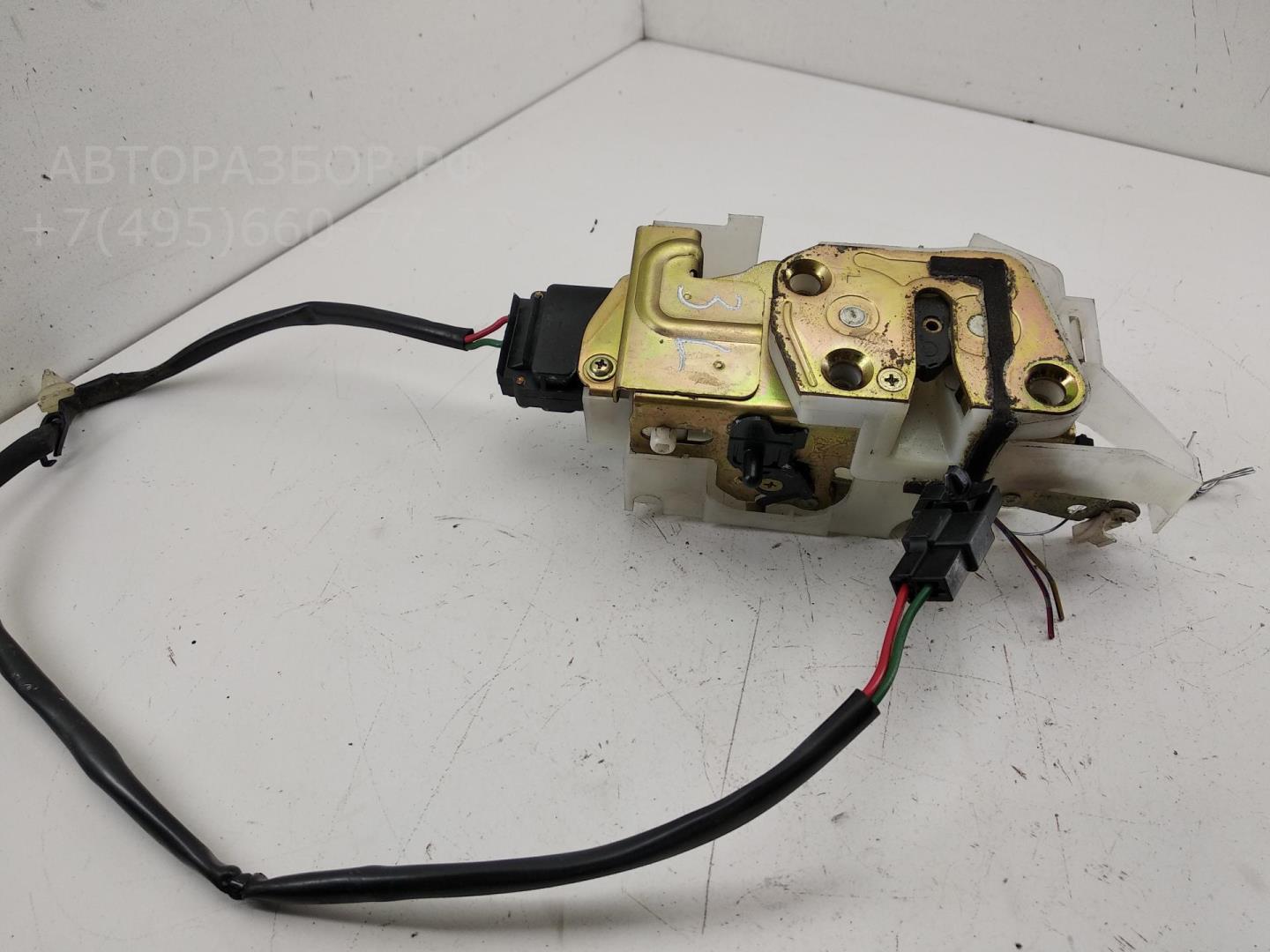 Замок двери задней левой