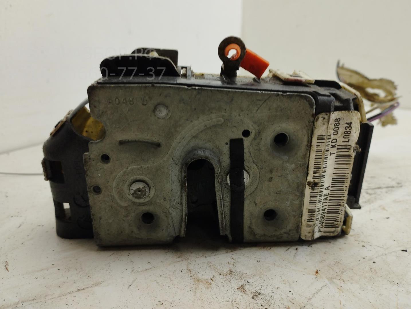 Замок двери передней левой