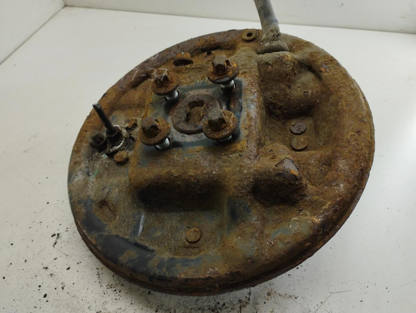 Щит опорный задний левый