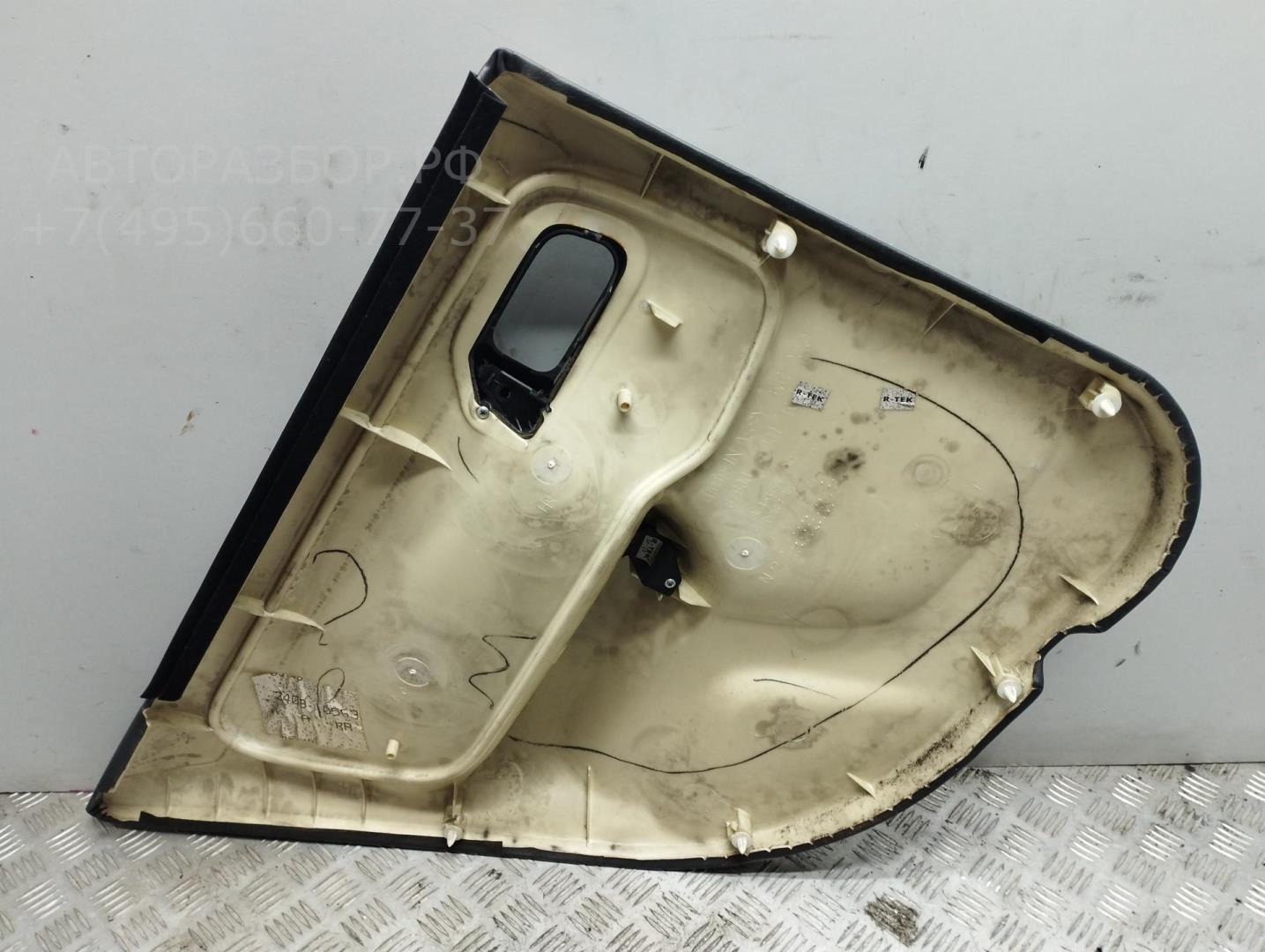 Обшивка двери задней правой