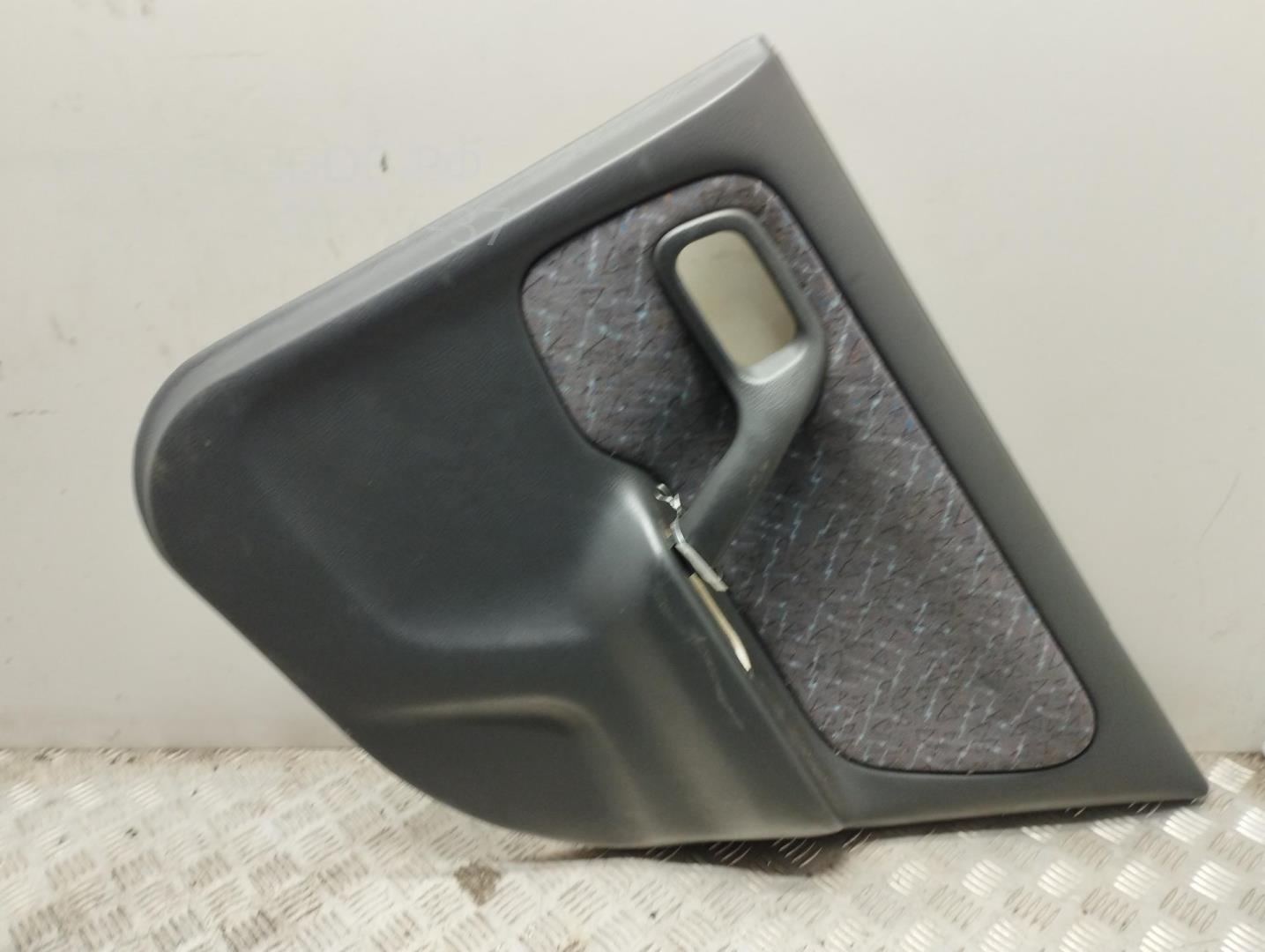 Обшивка двери задней правой