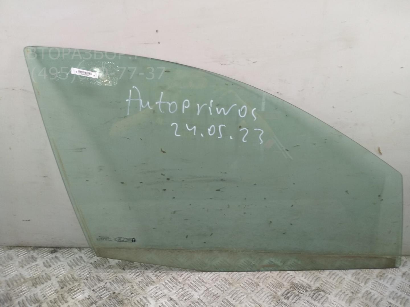 Стекло двери передней правой