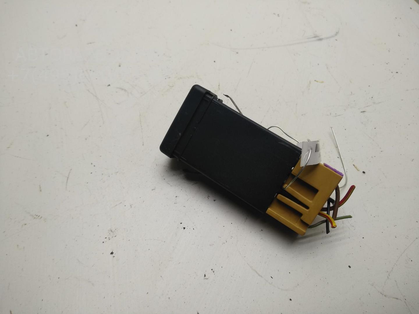 Кнопка обогрева сидений