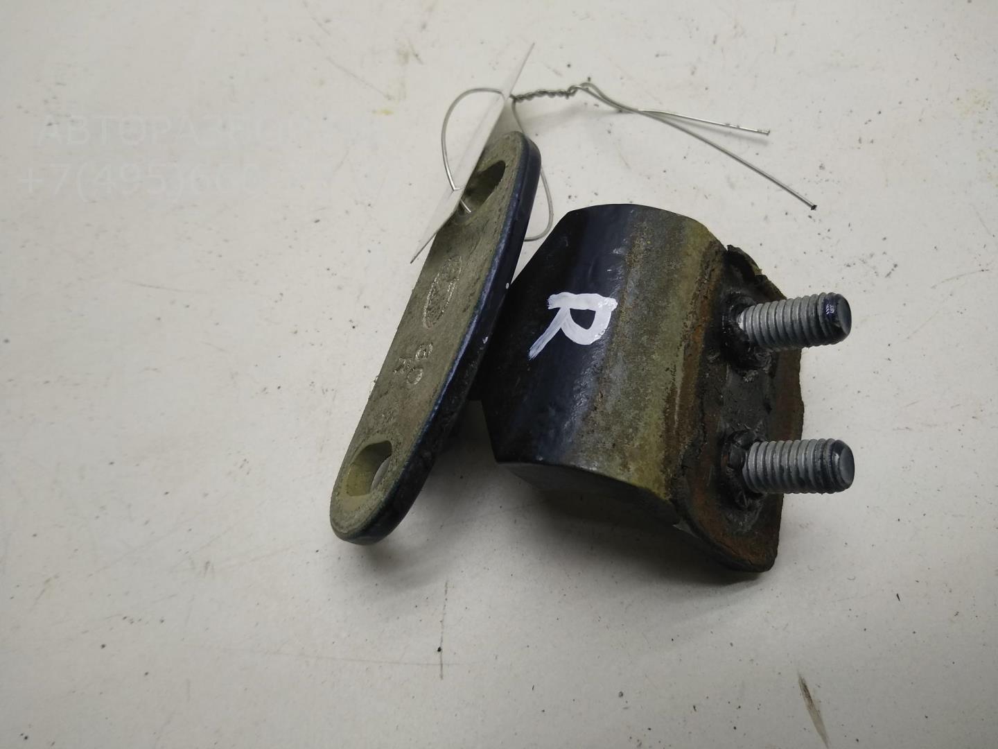 Петля крышки багажника