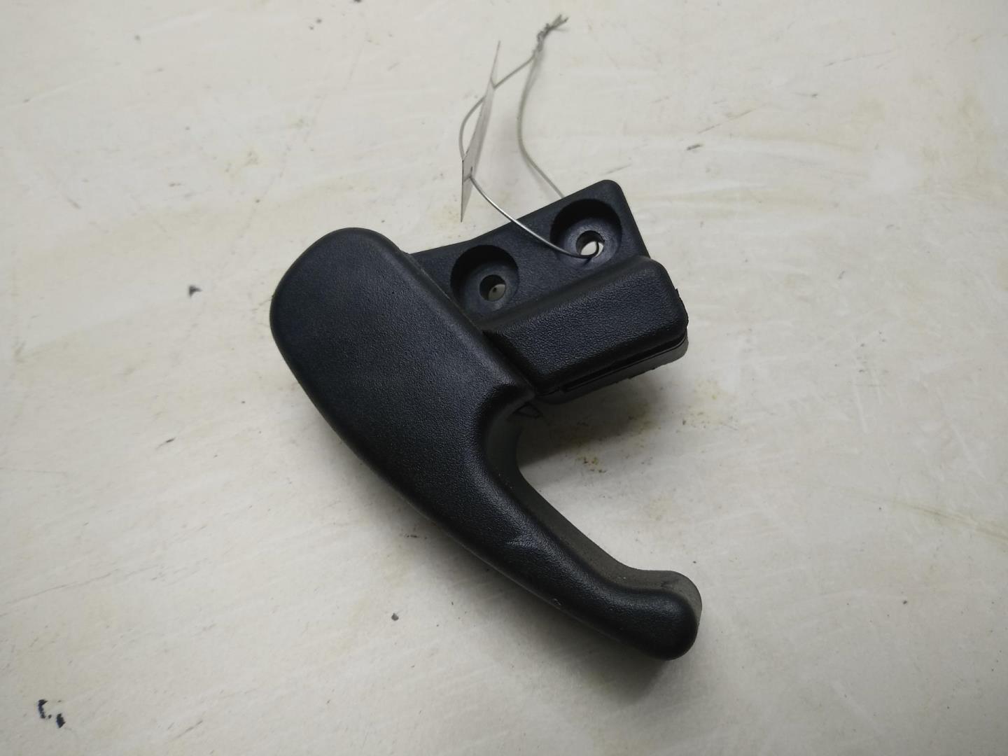 Ручка открывания капота