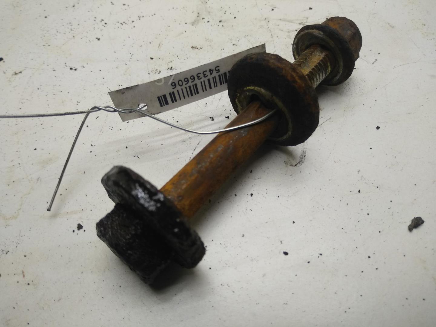 Болт развала задних колес