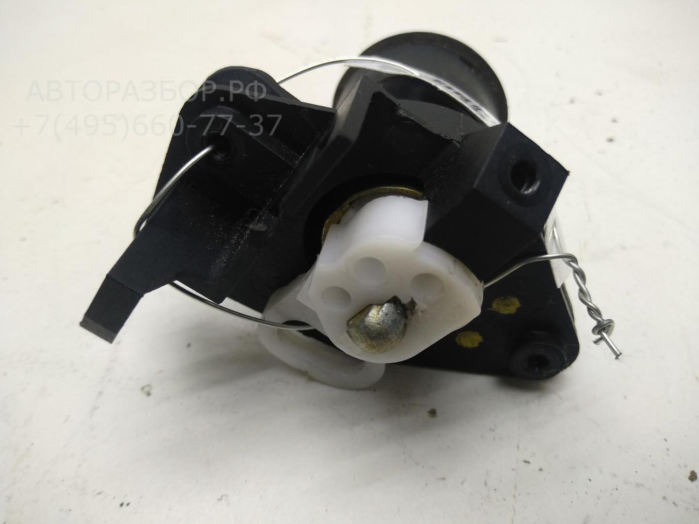 Вставка замка багажника