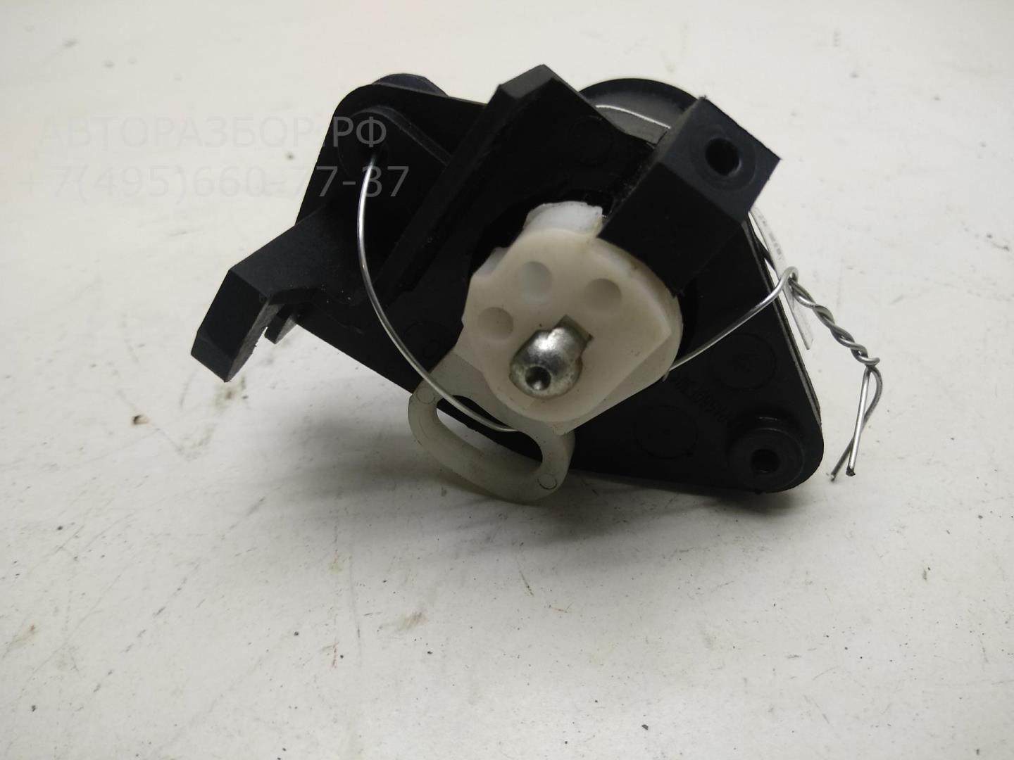 Вставка замка багажника