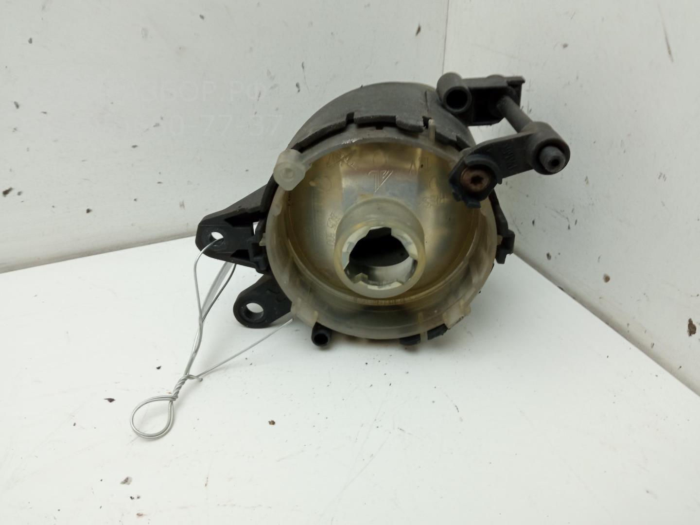 Фара противотуманная правая