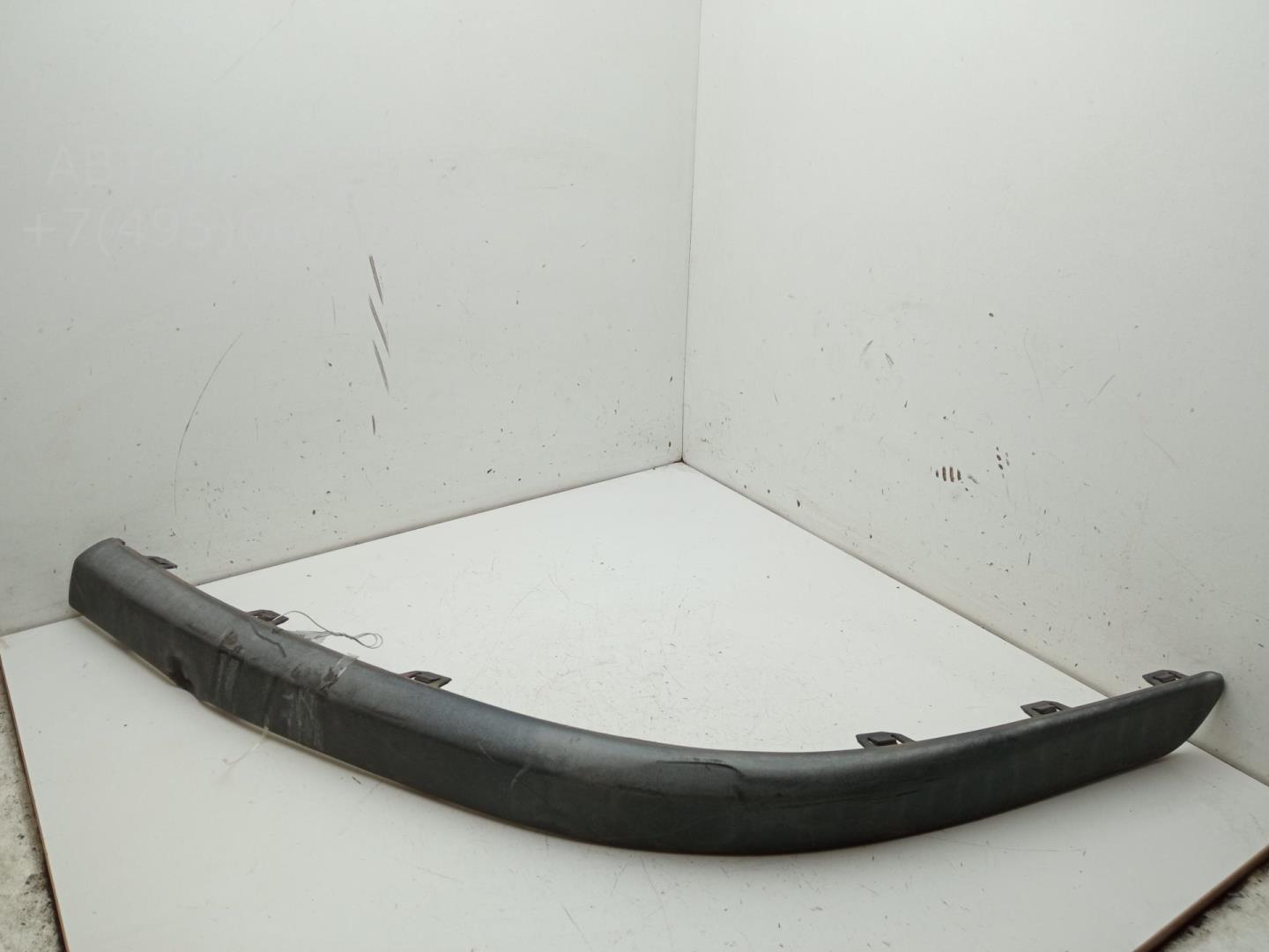 Молдинг переднего бампера левый