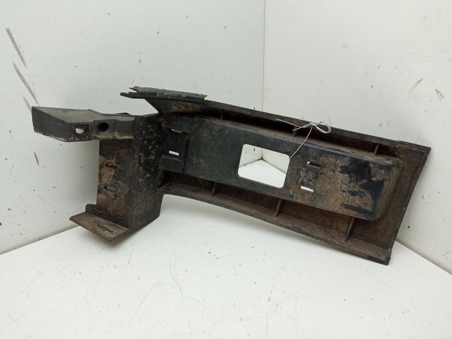 Кронштейн переднего бампера правый