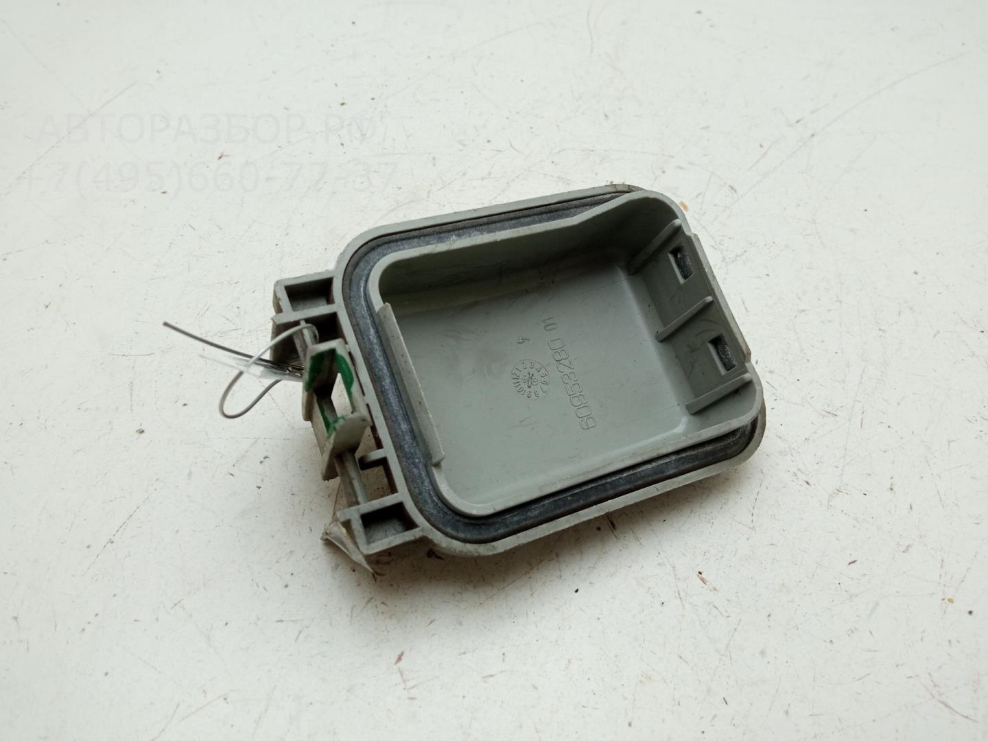 Крышка фары левой