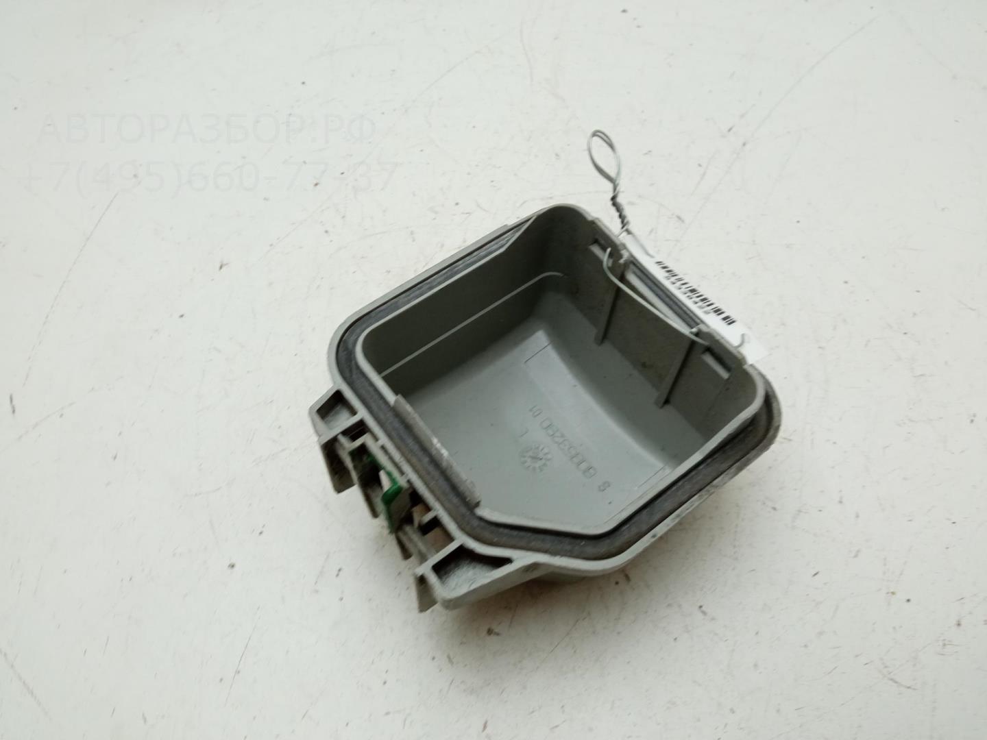 Крышка фары левой