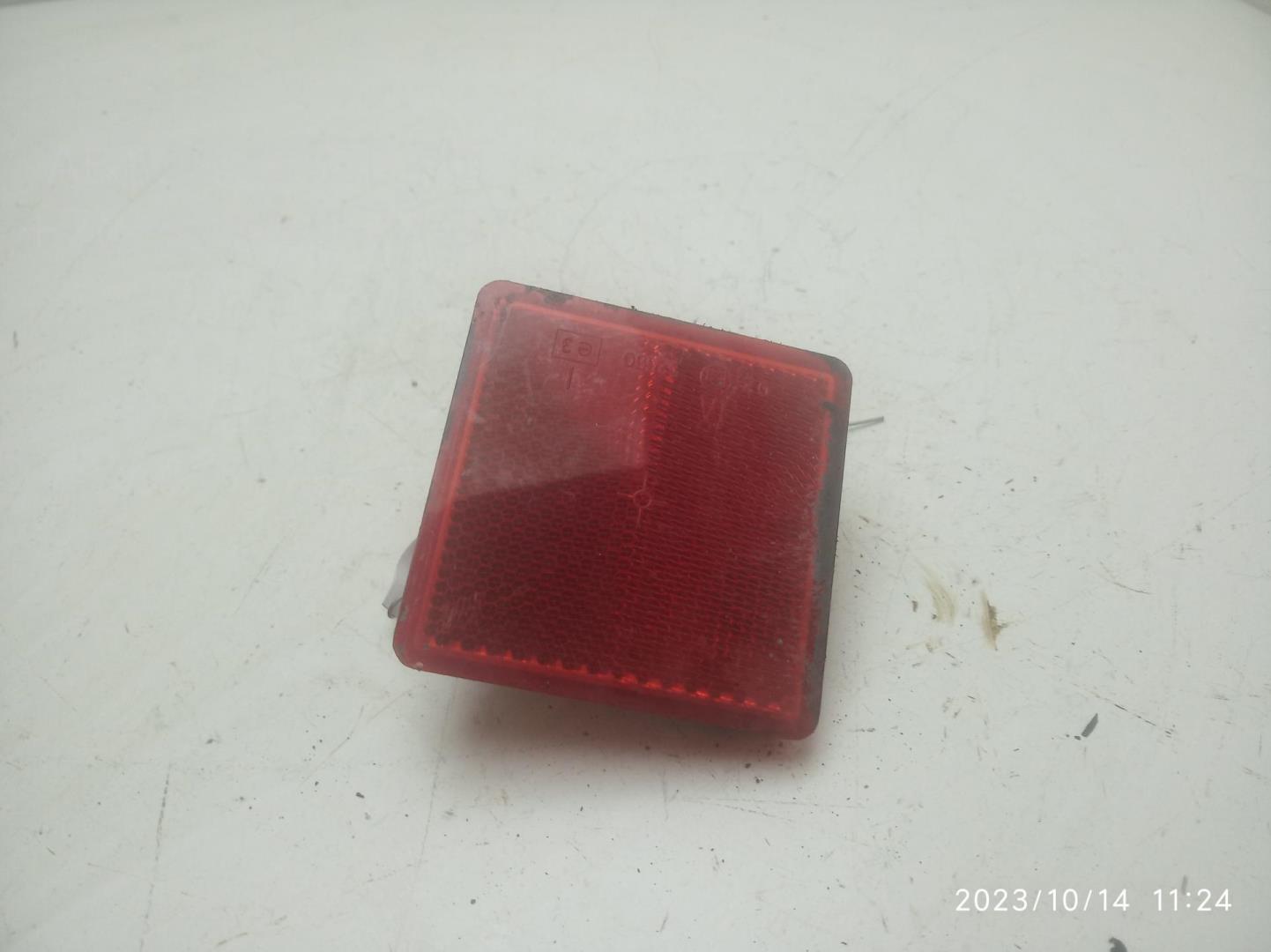 Отражатель в бампер задний правый