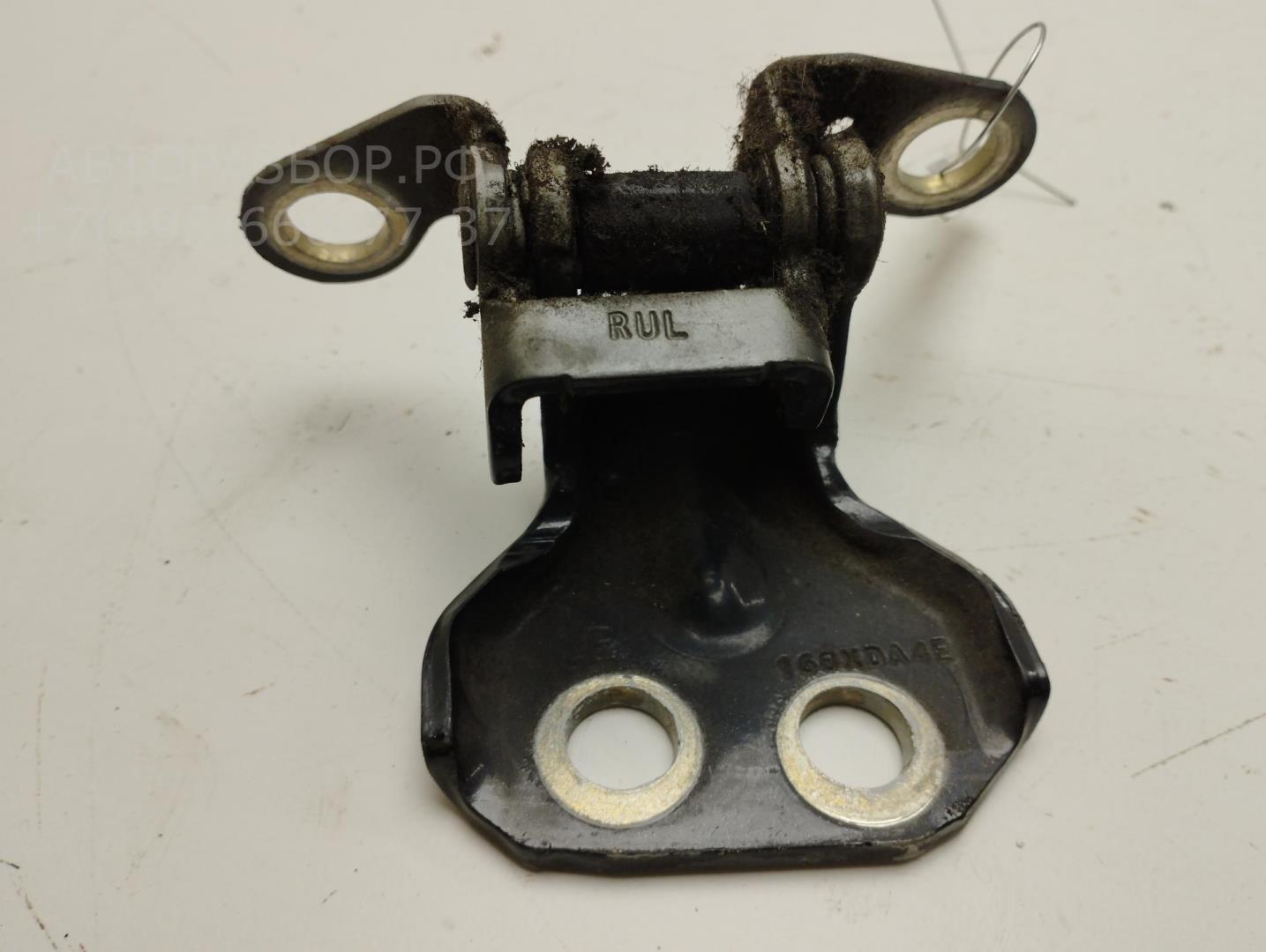 Петля двери