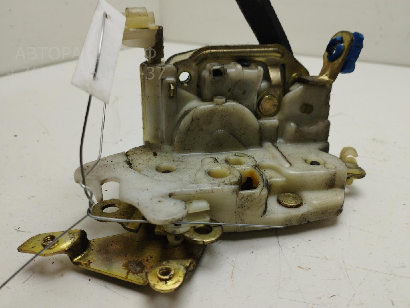 Замок двери передней правой