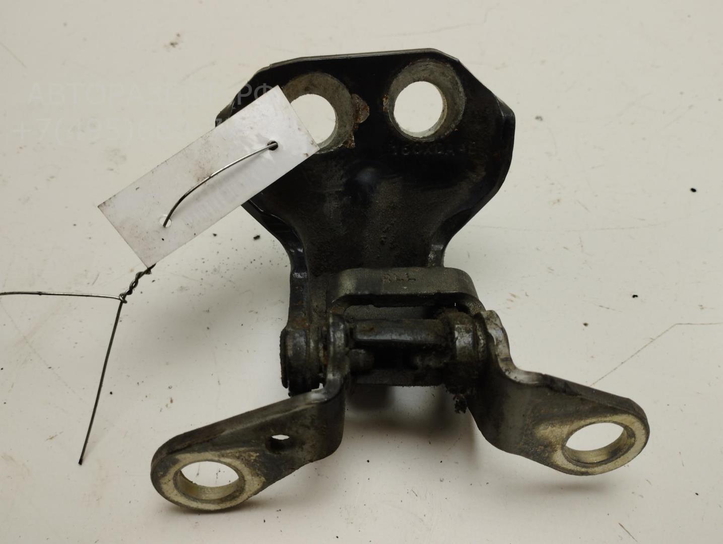 Петля двери