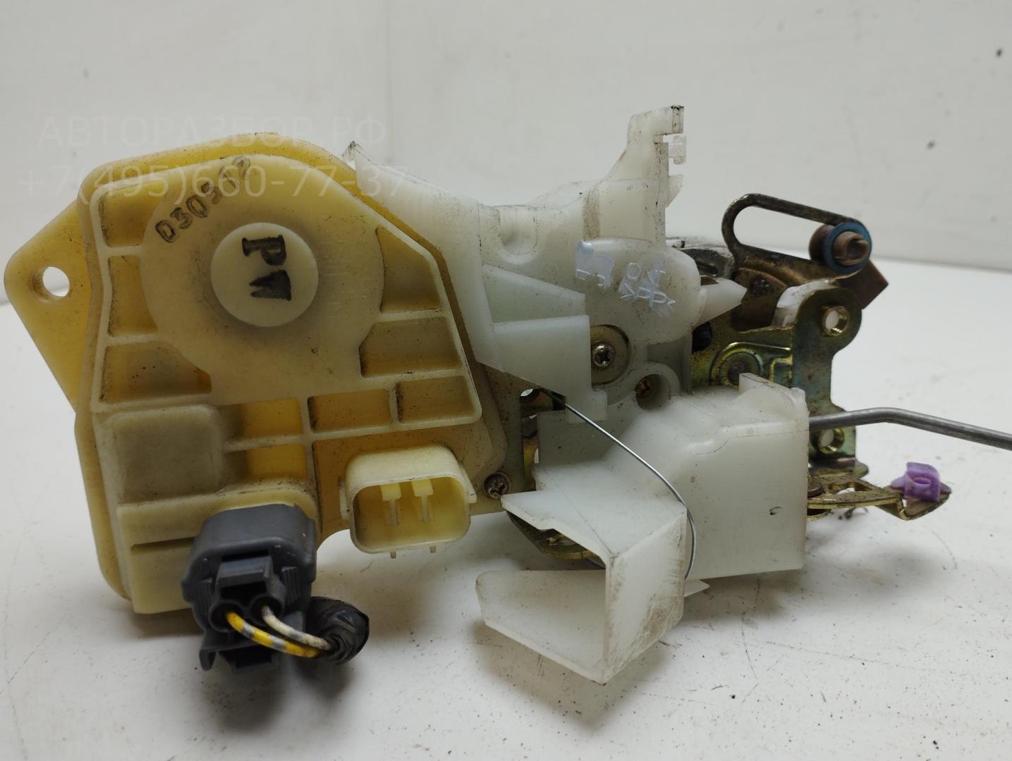 Замок двери передней правой