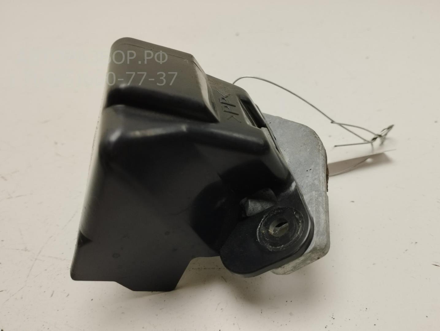 Вставка замка багажника