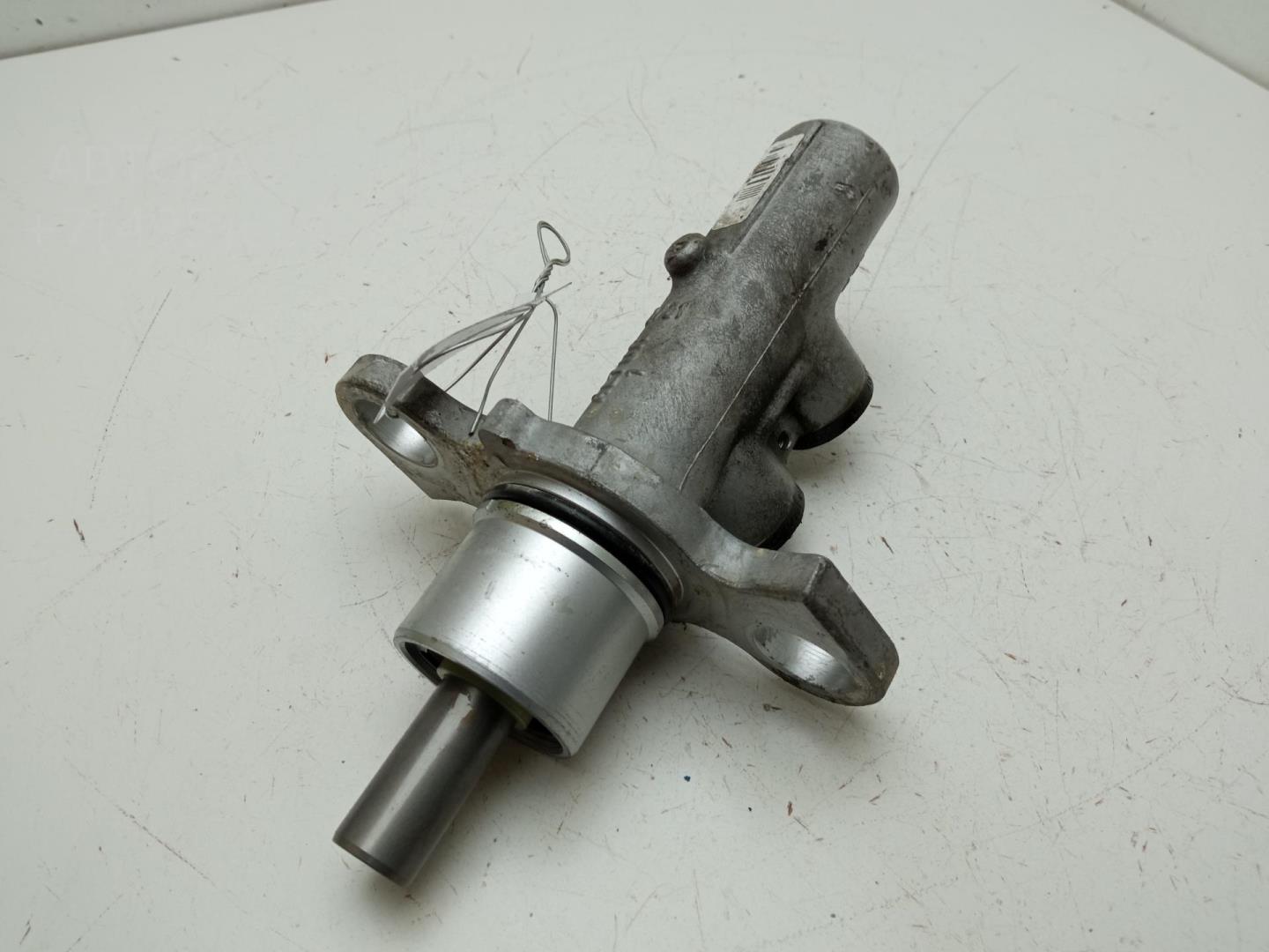 Цилиндр тормозной главный