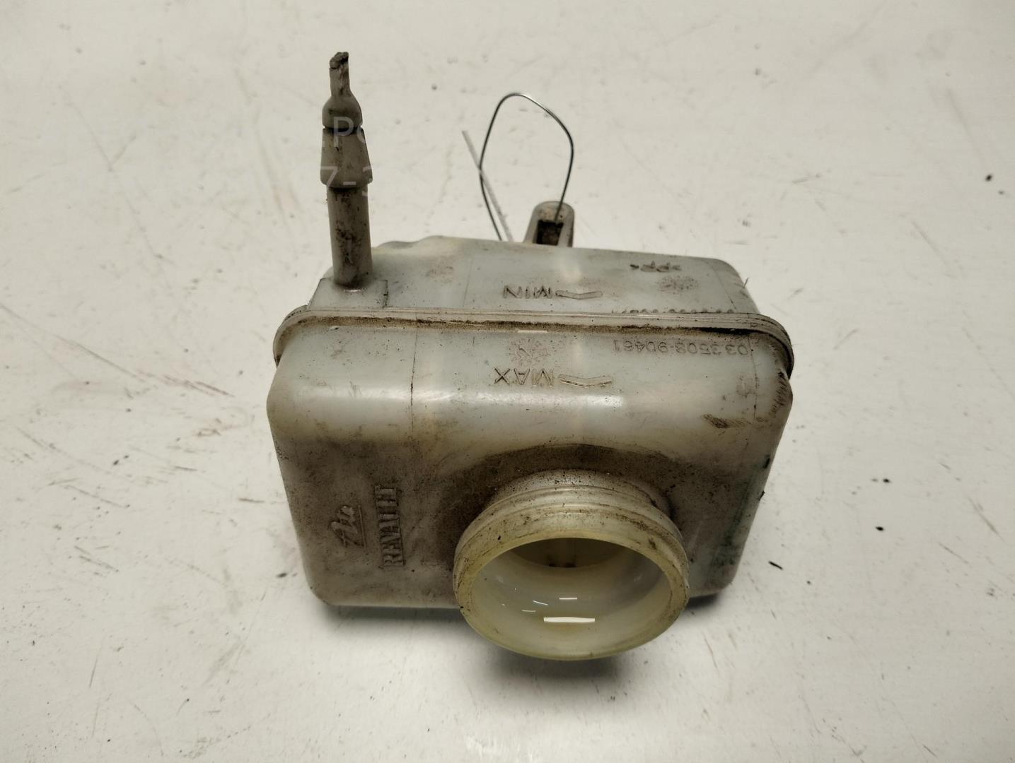 Бачок главного тормозного цилиндра