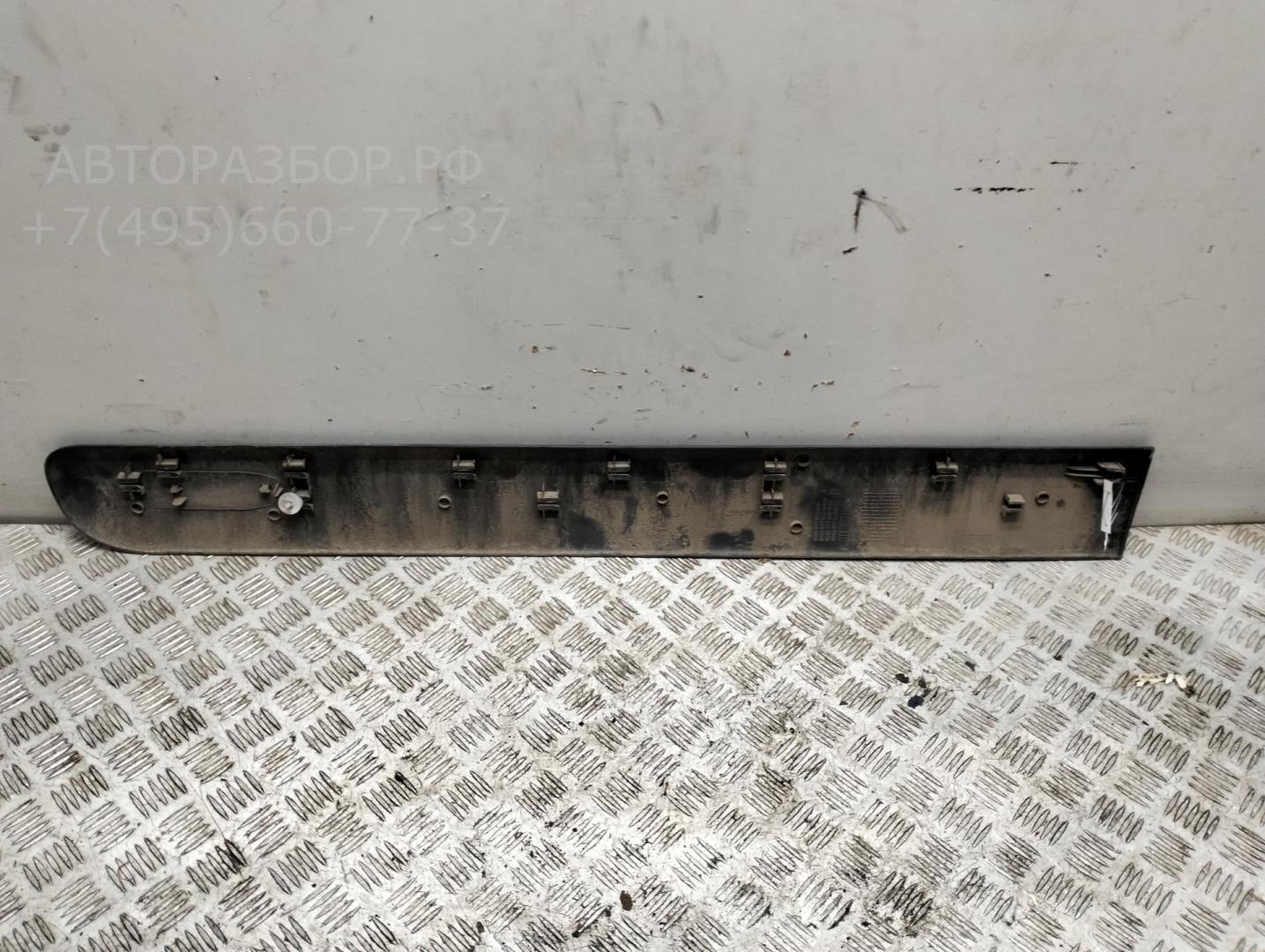 Накладка двери передней правой