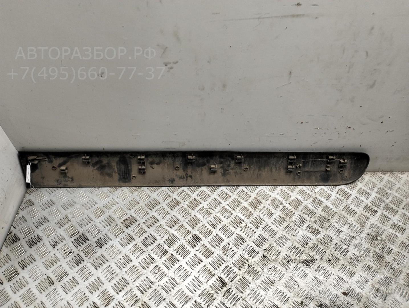 Молдинг двери передней левой