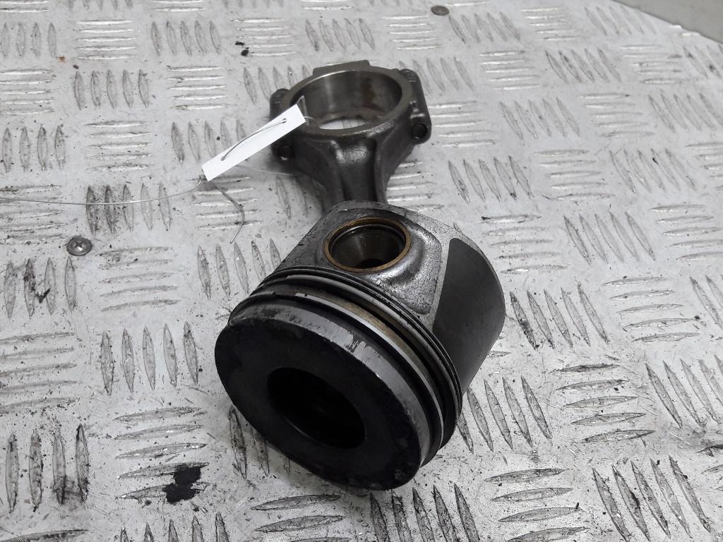 Поршень с шатуном для Octavia (A5 1Z#) 2004-2013