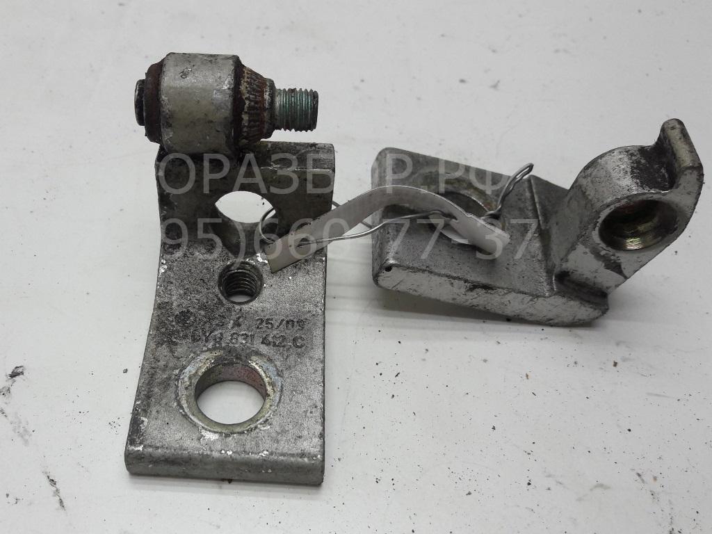 Петля двери