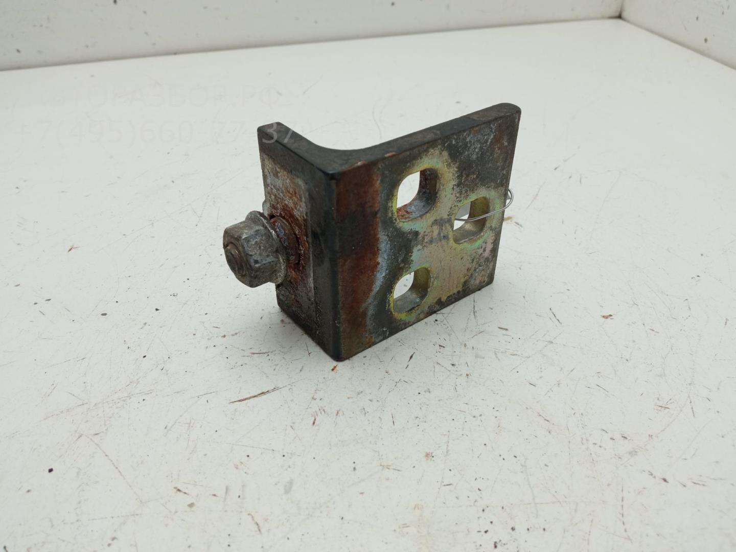 Петля двери