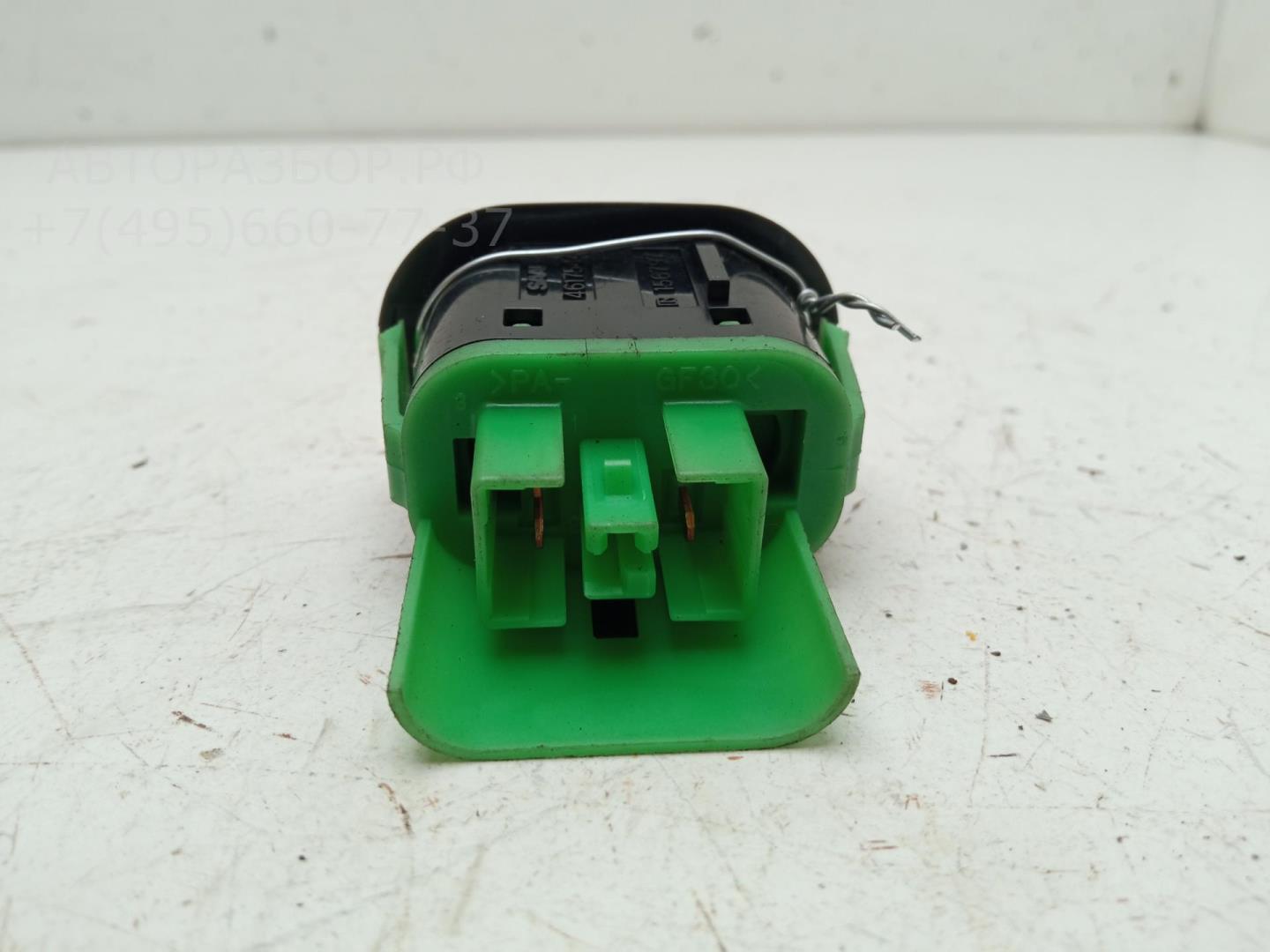 Кнопка открывания лючка бензобака