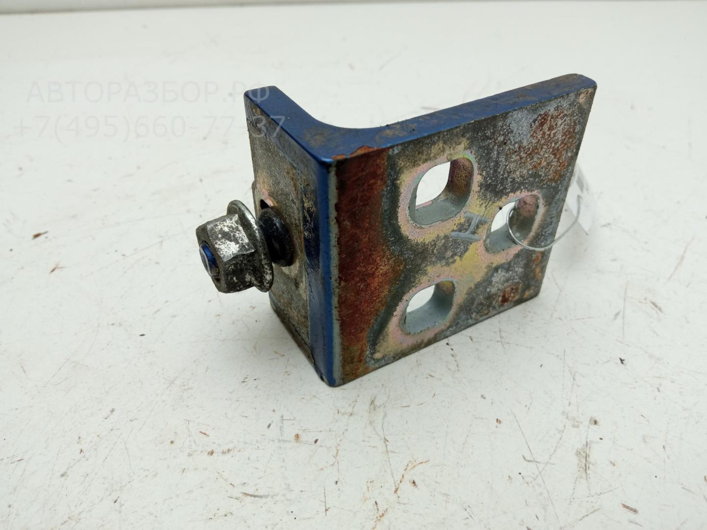 Петля двери