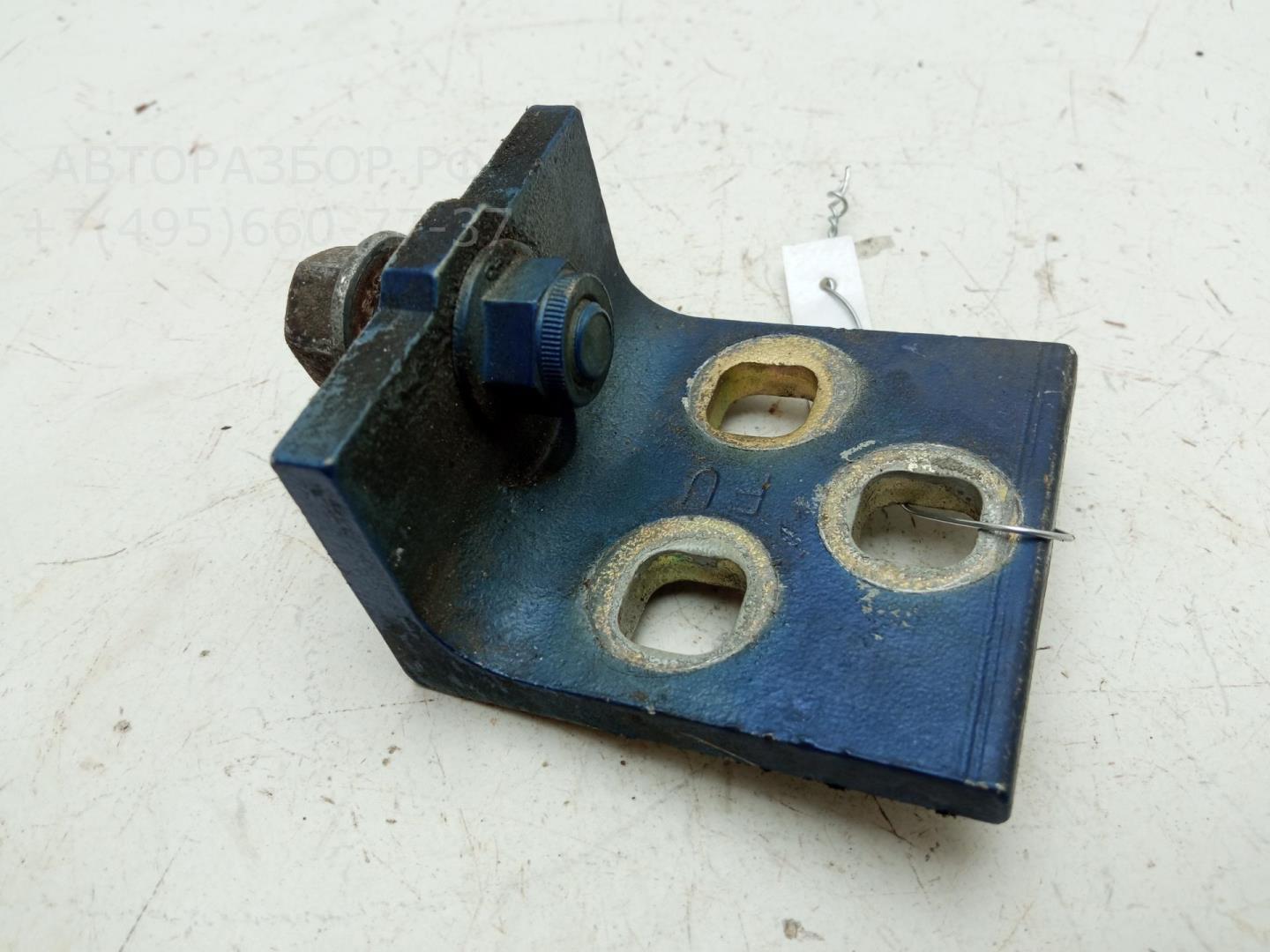 Петля двери