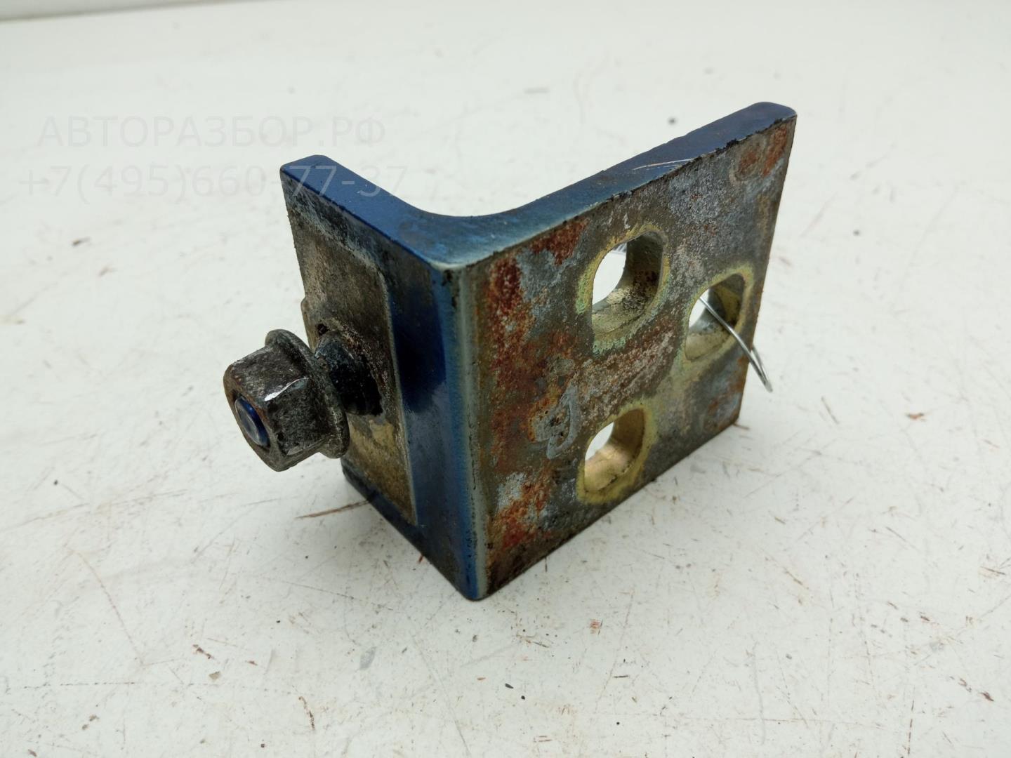 Петля двери