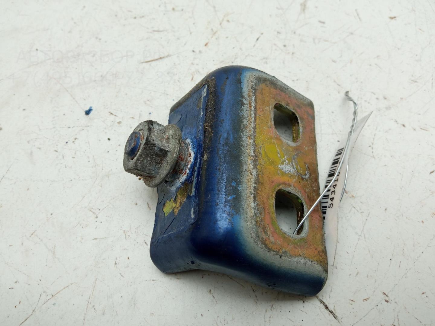 Петля двери