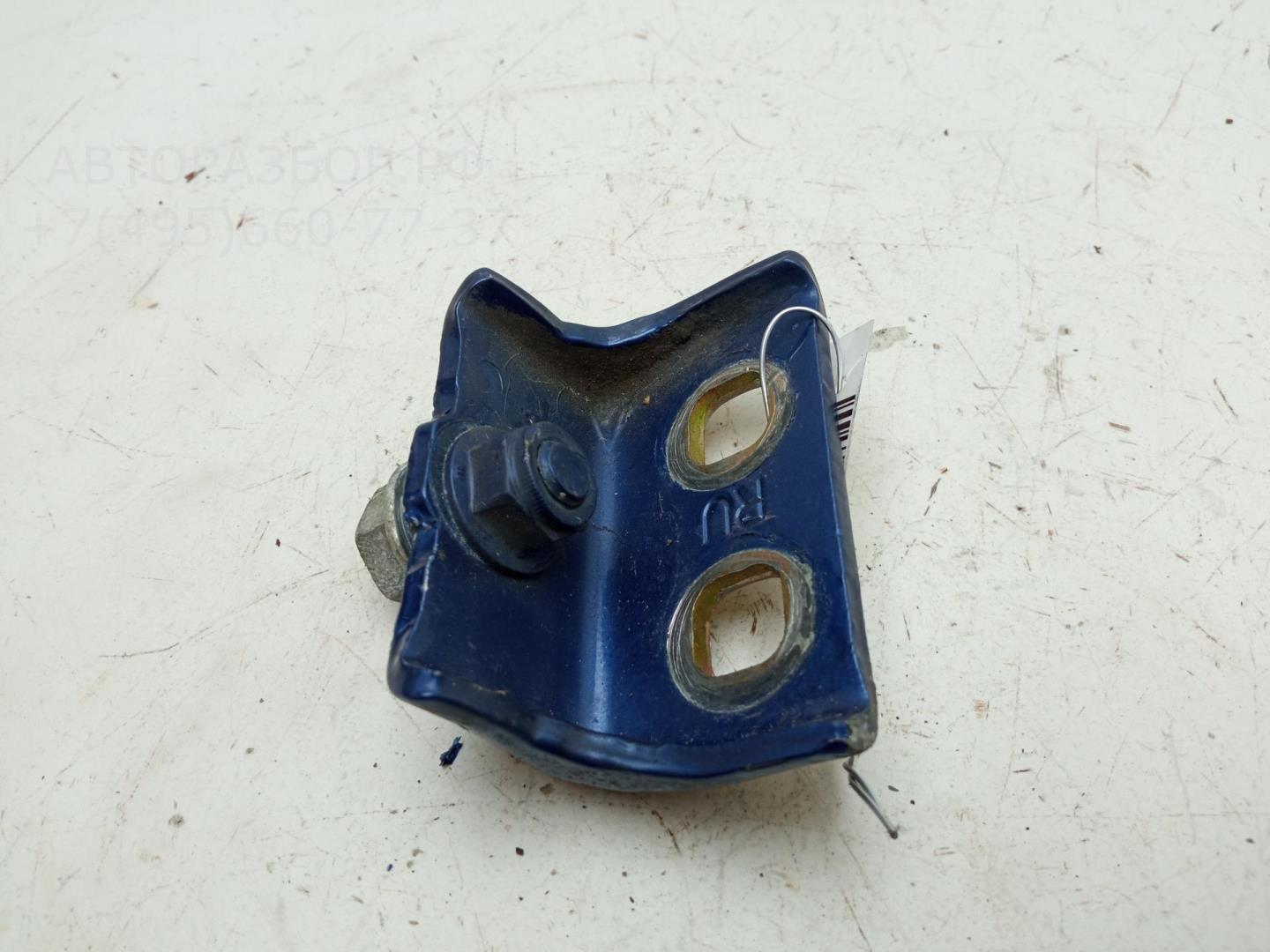 Петля двери