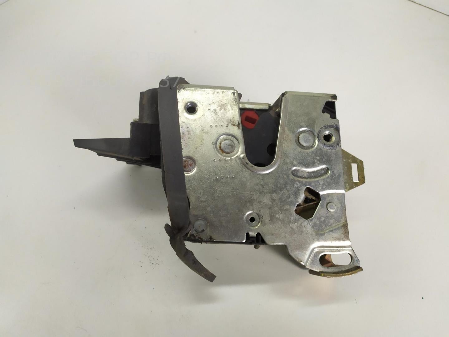 Замок двери задней левой