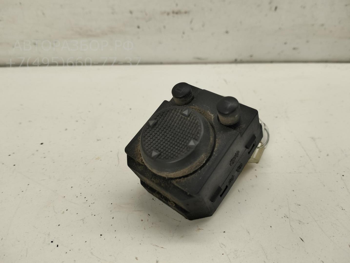 Кнопка регулировки зеркала